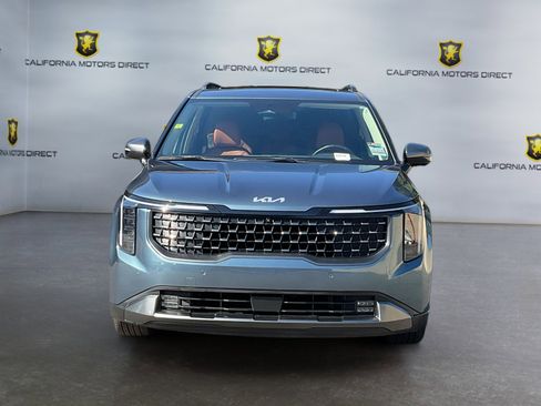 Used 2025 Kia Carnival SX Prestige image 2