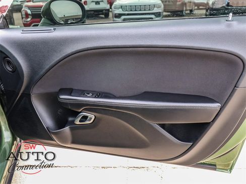 Used 2019 Dodge Challenger SXT image 18