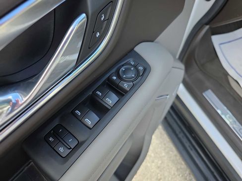 Used 2021 GMC Yukon XL SLT w/ SLT Premium Package image 31