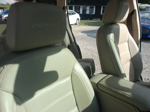 Used 2019 GMC Acadia Denali w/ Technology Package FWD image 48