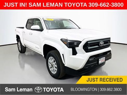 Used 2025 Toyota Tacoma SR5 AWD/4WD image 1