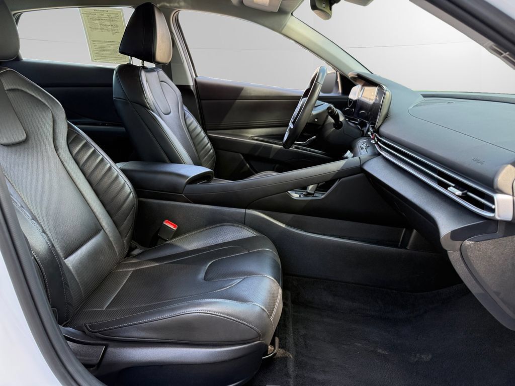 Used 2025 Hyundai Elantra Limited FWD image 15
