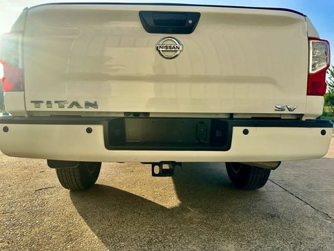 Used 2019 Nissan Titan SV w/ SV Convenience Package RWD image 35