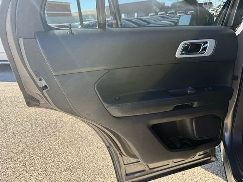 Used 2013 Ford Explorer XLT image 17