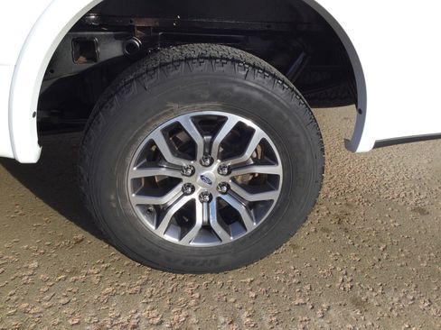 Used 2018 Ford F150 Lariat w/ Equipment Group 502A Luxury image 6