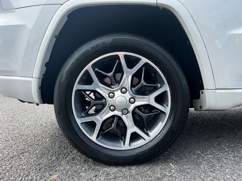 Used 2019 Jeep Grand Cherokee Overland image 29