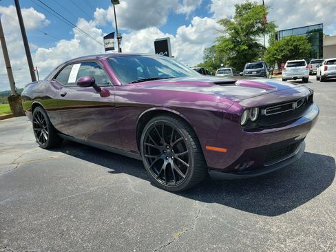 Used 2020 Dodge Challenger SXT RWD image 15
