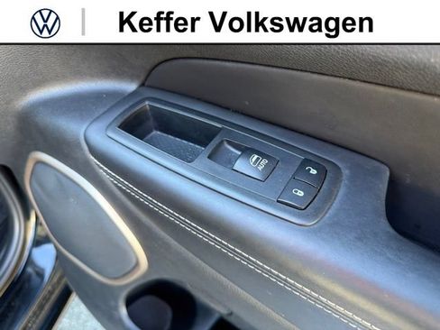 Used 2017 Jeep Grand Cherokee Overland w/ Jeep Active Safety Group AWD/4WD image 36