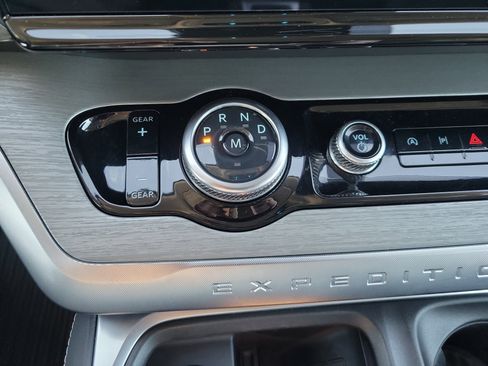 Used 2025 Ford Expedition Platinum w/ Driver's Package image 25