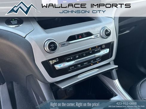 Used 2020 Ford Explorer XLT w/ Equipment Group 202A AWD/4WD image 25