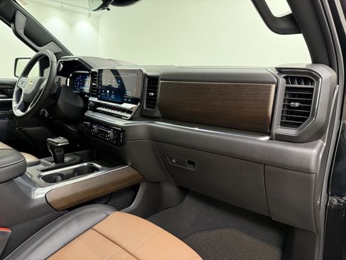Used 2025 Chevrolet Silverado 1500 High Country w/ Technology Package image 38