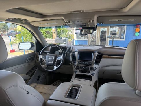 Used 2017 GMC Yukon Denali w/ Enhanced Security Package AWD/4WD image 12