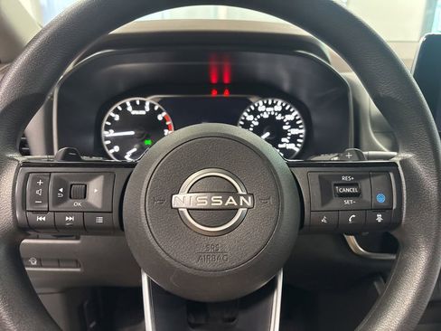 Used 2023 Nissan Rogue SV AWD/4WD image 16