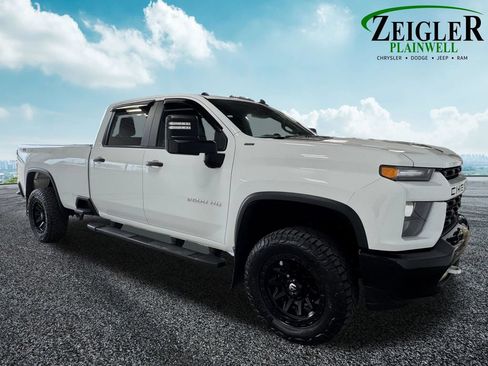 Used 2022 Chevrolet Silverado 2500 Custom w/ Custom Value Package AWD/4WD image 7
