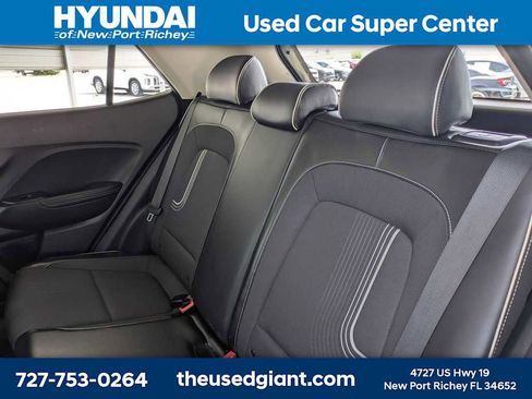 Used 2022 Hyundai Venue Limited FWD image 13