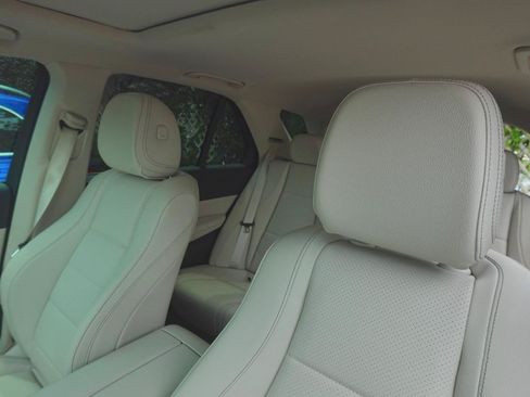 Used 2025 Mercedes-Benz GLE 450e 4MATIC image 10