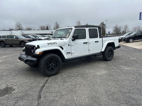 Used 2021 Jeep Gladiator Willys image 8