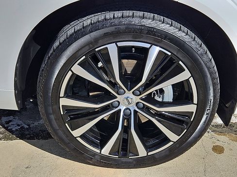 Certified 2023 Volvo XC60 B5 Plus w/ Climate Package image 8