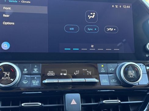 Used 2023 Toyota Highlander XLE image 25