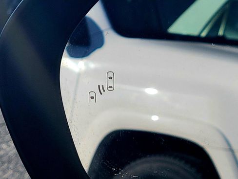 Used 2025 Toyota Camry SE image 44