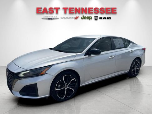 Used 2024 Nissan Altima 2.5 SR FWD image 7
