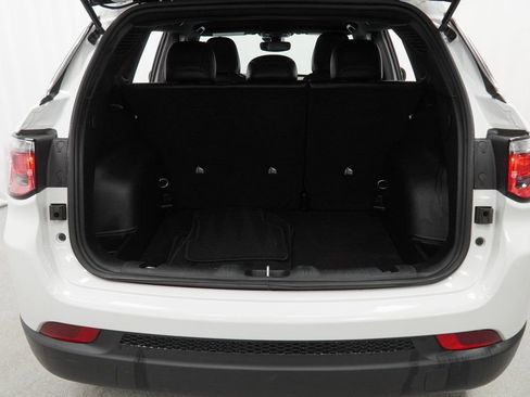 Certified 2025 Jeep Compass Latitude image 42