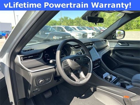 New 2025 Jeep Grand Cherokee L Altitude image 10