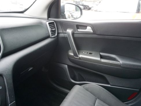 Used 2020 Kia Sportage LX image 19