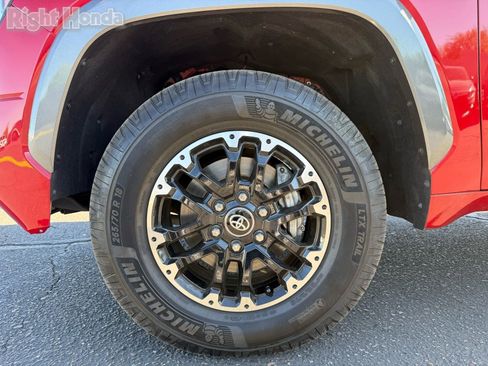 Used 2022 Toyota Tundra Limited AWD/4WD image 11