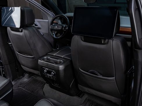 Used 2025 GMC Yukon Denali w/ Denali Reserve Package image 32