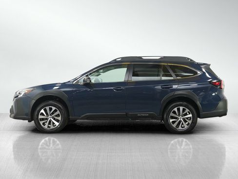 Used 2023 Subaru Outback Premium image 2