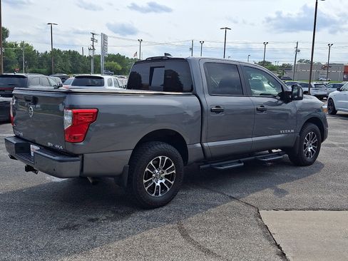 Used 2022 Nissan Titan SV w/ SV Convenience Package AWD/4WD image 3