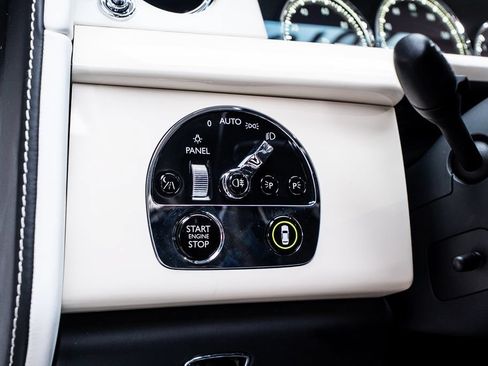 Used 2019 Rolls-Royce Phantom Sedan RWD image 35
