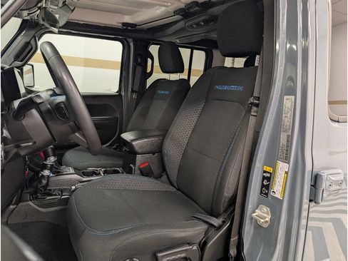 Used 2024 Jeep Wrangler Unlimited Rubicon 4xe AWD/4WD image 8