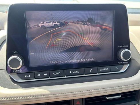 Used 2025 Nissan Rogue SV AWD/4WD image 19