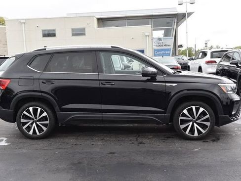 Certified 2023 Volkswagen Taos SE w/ Panoramic Sunroof Package image 5