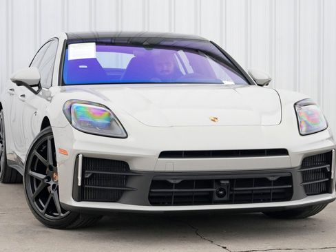 Used 2025 Porsche Panamera 4 w/ Premium Package image 4