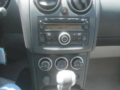 Used 2014 Nissan Rogue S image 17