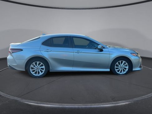 Used 2023 Toyota Camry LE FWD image 9