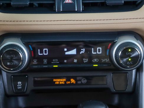 Used 2021 Toyota RAV4 LE AWD/4WD image 20