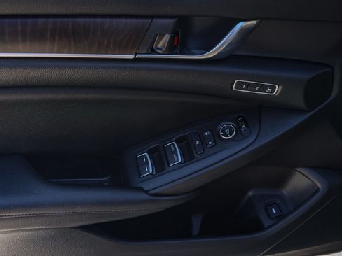Used 2019 Honda Accord Touring image 23