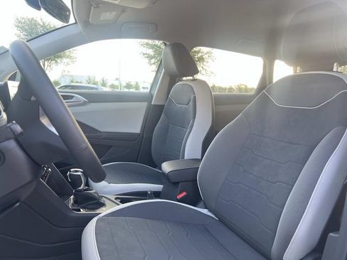 New 2026 Volkswagen Taos SE FWD image 11