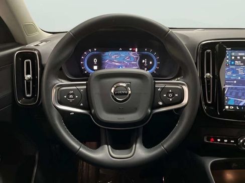 Used 2023 Volvo XC40 B4 Core w/ Convenience Package FWD image 12