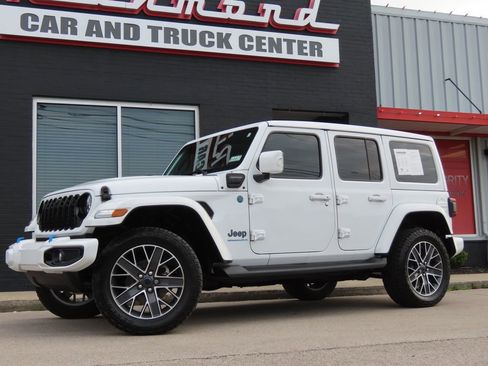 Used 2024 Jeep Wrangler High Altitude image 28