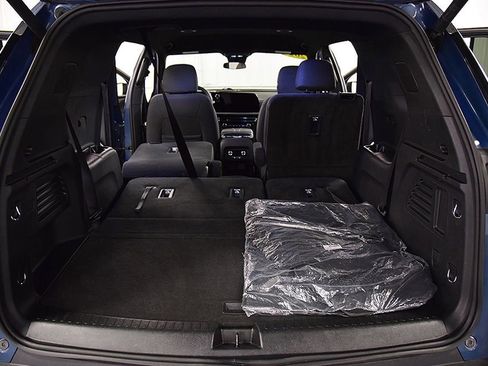 Used 2024 Chevrolet Traverse LT w/ Midnight/Sport Edition AWD/4WD image 31