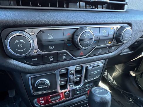 New 2025 Jeep Gladiator Willys image 28