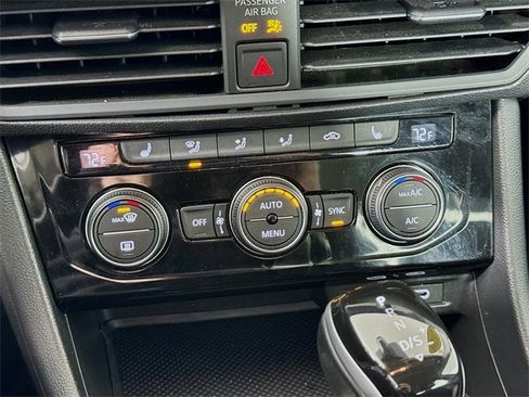 Used 2024 Volkswagen Jetta SE image 16