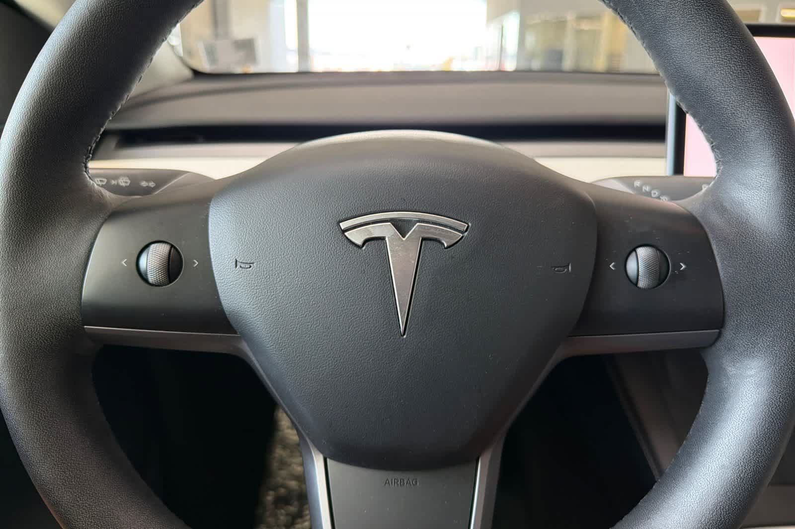 Used 2022 Tesla Model Y Long Range AWD/4WD image 25