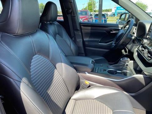Used 2022 Toyota Highlander XSE image 9
