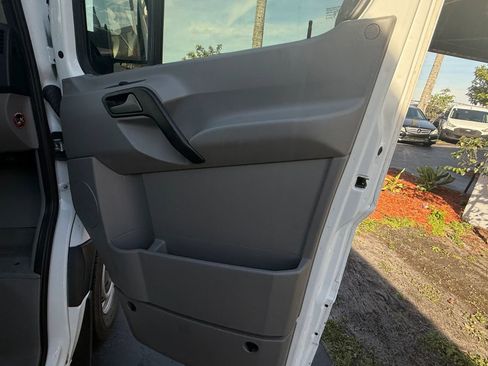 Used 2017 Mercedes-Benz Sprinter 2500 image 22